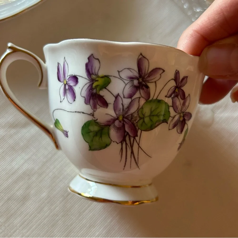Royal Albert. Bone china. Flower of the month Violet no 2. - Picture 6 of 8